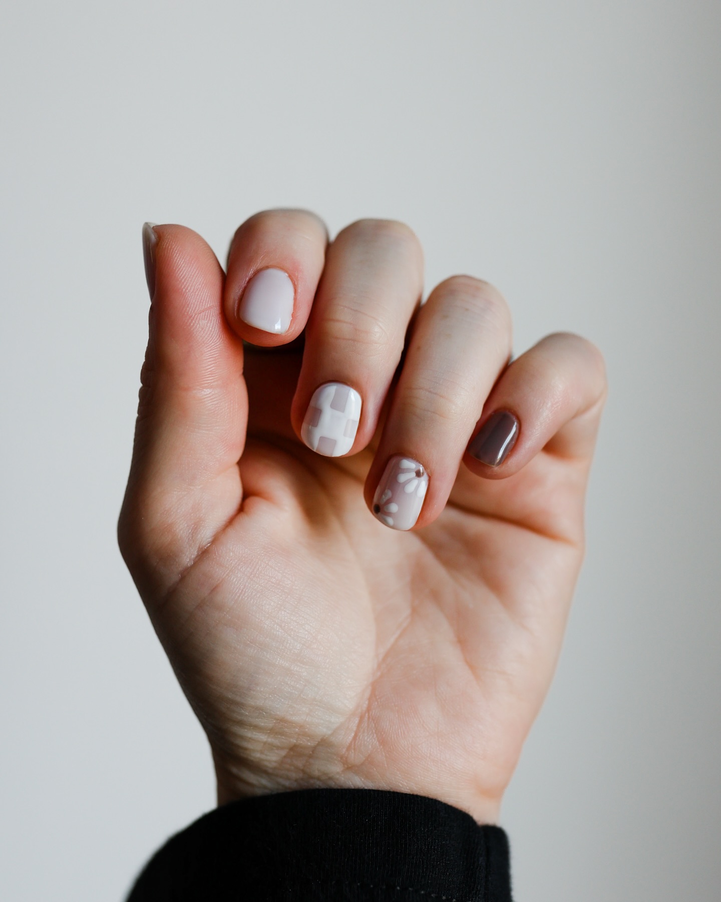 Neutral tone nail art design